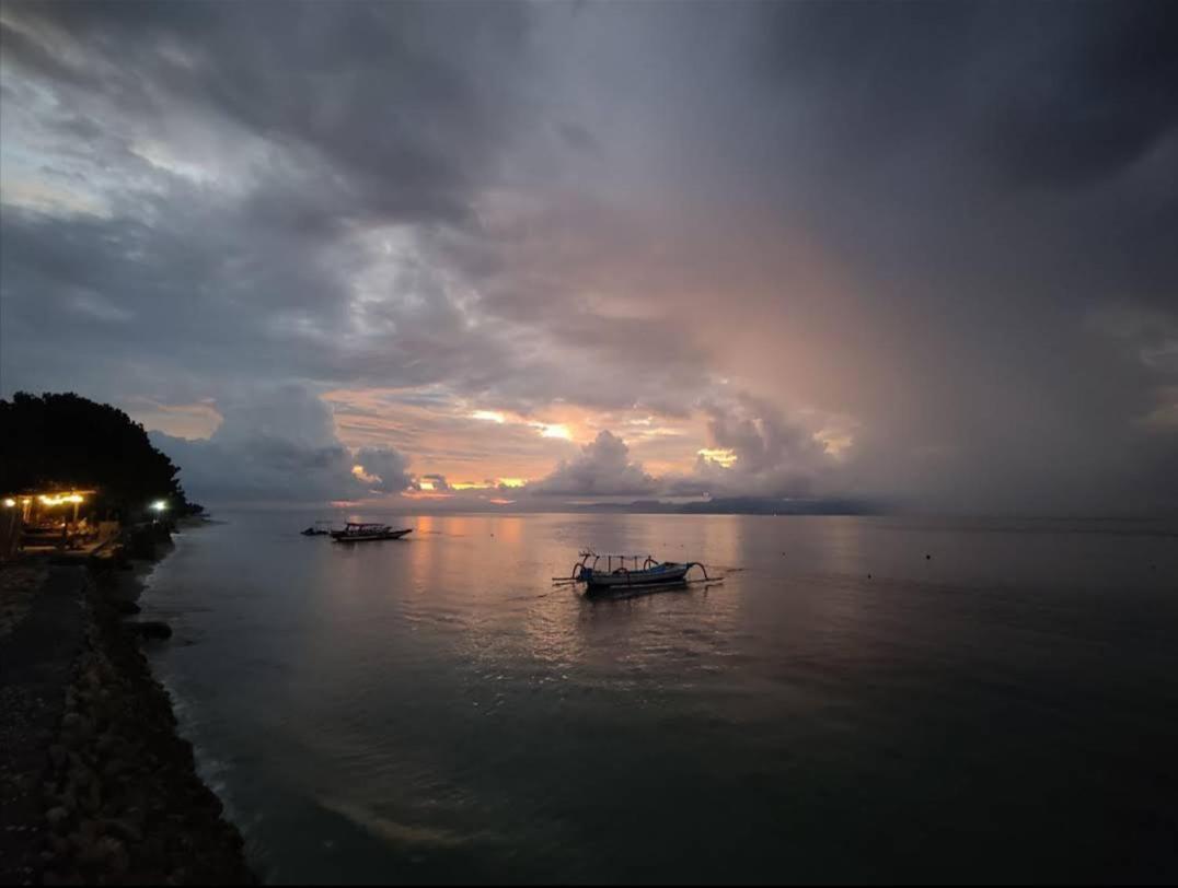 Vns Beachfront Guesthouse Toyapakeh ภายนอก รูปภาพ